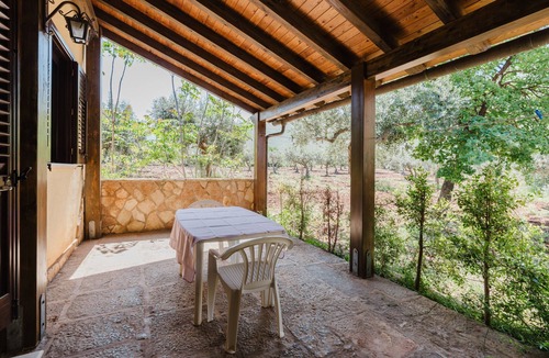 Castelluzzo House | Holiday Home 'Tra Il Mare E Gli Ulivi' with Mountain View, Wi-Fi and Air Conditioning