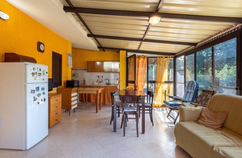 Valderice House | Holiday Home 'Vacanze Lido Valderice' with Private Terrace and Private Garden