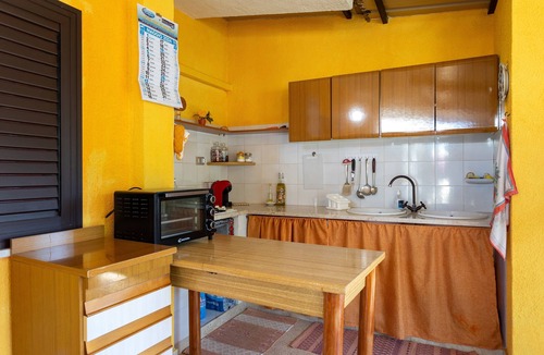 Valderice House | Holiday Home 'Vacanze Lido Valderice' with Private Terrace and Private Garden