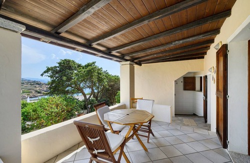 Santa Reparata House | Holiday Home 'Villetta Fronte Mare A S. Reparata' with Sea View, Wi-Fi and Air Conditioning