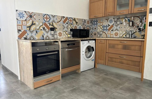 Sant'Isidoro House | Holiday Home 'Villa Gaudì - Güell' with Sea View, Wi-Fi and Air Conditioning
