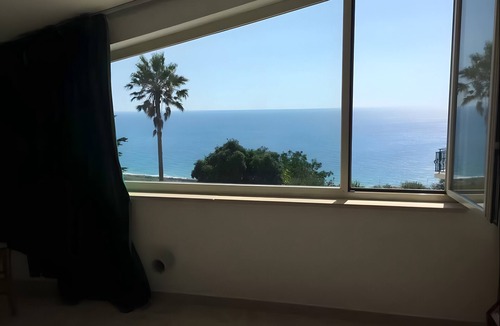 San Lucido House | Holiday Home 'Villa Letizia petit' with Sea View, Shared Pool and Private Garden