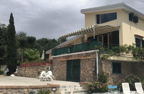 San Lucido House | Holiday Home 'Villa Letizia petit' with Sea View, Shared Pool and Private Garden