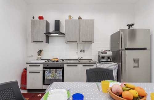 Palermo Villa | Holiday Home 'Villa Mare Blu' with Sea View, Wi-Fi and Air Conditioning