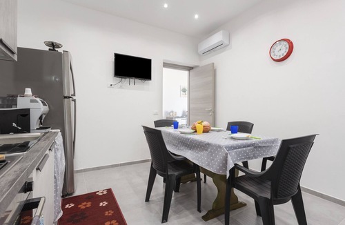 Palermo Villa | Holiday Home 'Villa Mare Blu' with Sea View, Wi-Fi and Air Conditioning