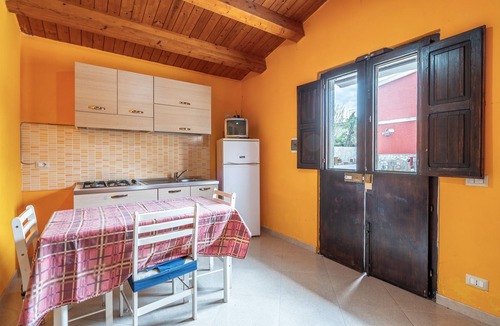 Granelli House | Holiday Home 'Villa Salvo' with Sea View, Garden & A/C