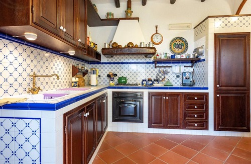 Salemi House | Holiday Home 'Villa Sofia' with Private Garden and Balcony