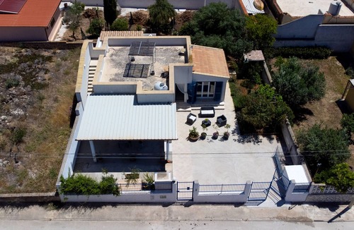 Triscina House | Holiday Home 'Villa Sunshine' with Sea View, Private Terrace and Wi-Fi
