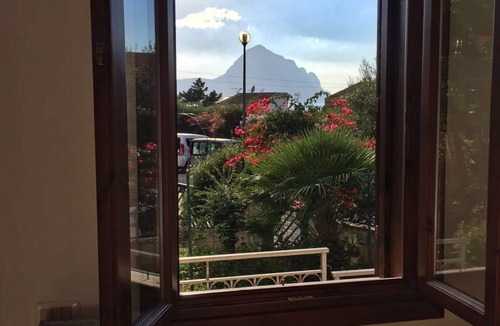 Macari Apartment | Holiday home with garden, sea view