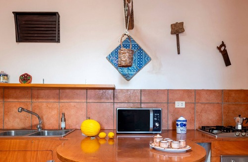 Castellammare del Golfo House | Holiday Home Casina ai Fraginesi with Mountain Views, Shared Garden & Wi-Fi