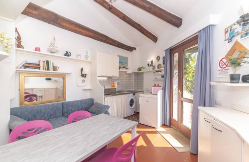 Santa Teresa di Gallura House | Holiday Home 'Casetta Di Linda' with Private Terrace, Wi-Fi and Air Conditioning