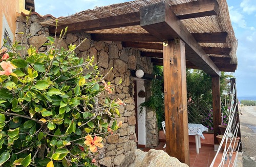 Santa Teresa di Gallura House | Holiday Home 'Casetta Di Linda' with Private Terrace, Wi-Fi and Air Conditioning