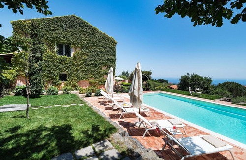 Trecastagni Villa | holiday vacation villa rental italy, sicily, etna, near catania, pool, wi-fi, view, short term long term sicilian villa