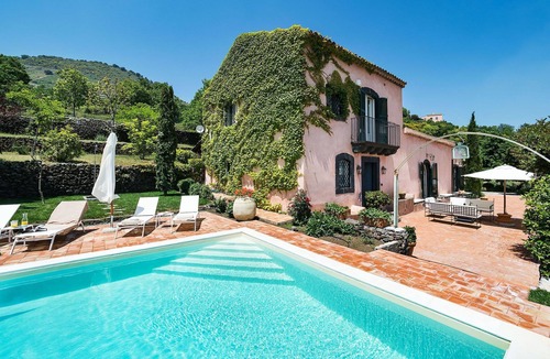 Trecastagni Villa | holiday vacation villa rental italy, sicily, etna, near catania, pool, wi-fi, view, short term long term sicilian villa