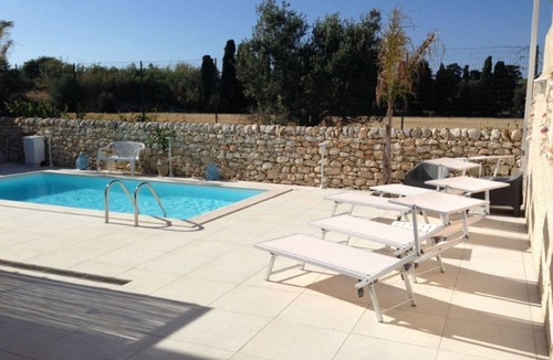 Pozzallo House | Home Pegasus in VILLA SEA SKY- swimming pool -100 meters away the beach