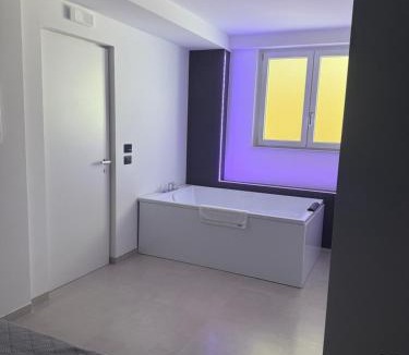 Santa Maria del Cedro Bed & Breakfast | Home Sunset Camere & Jacuzzi a 200 m dal Mare