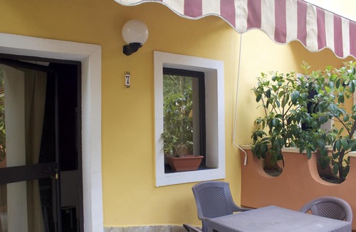 Vaccarizzo Apartment | Homerez - 50 m away from the beach! Appartement for 3 ppl. with shared pool