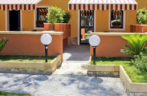 Vaccarizzo Apartment | Homerez - 50 m away from the beach! Appartement for 3 ppl. with shared pool