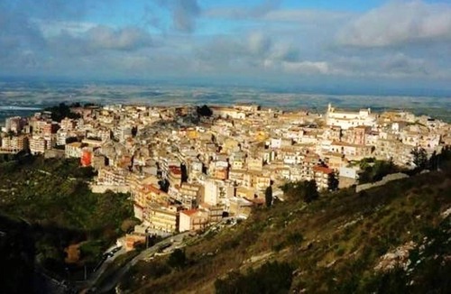 Chiaramonte Gulfi Apartment | Homerez - Beautiful appartement for 3 ppl. at Chiaramonte Gulfi
