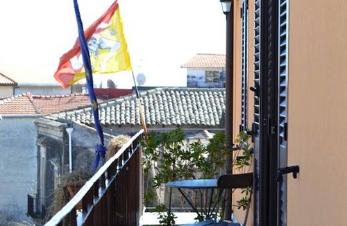 Nicolosi Apartment | Homerez - Beautiful appartement 15 km away from the beach for 3 ppl. at Nicolosi