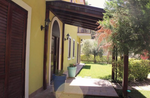 Nicolosi Apartment | Homerez - Cozy Apmt Nicolosi 52m² garden
