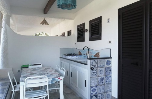 Vulcano Porto House | Homerez - House Vulcano garden