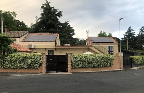 Trecastagni Villa | Homerez - Villa 10 km away from the beach for 7 ppl. with garden at Trecastagni