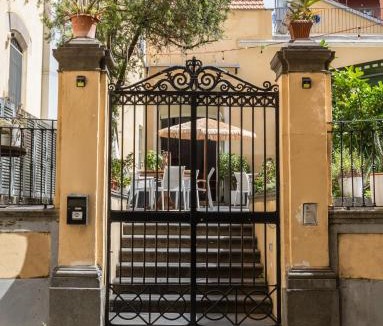 Portici Hostel | HOSTEL PORTICI