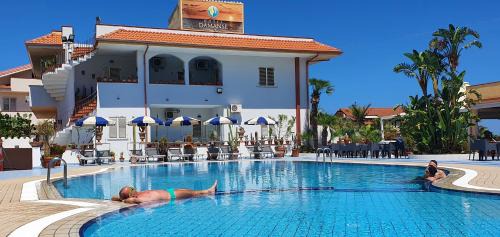 Ricadi Hotel | Hotel Damanse