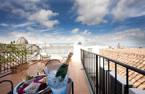 Historical Center Hotel | Hotel Piazza Bellini & Apartments
