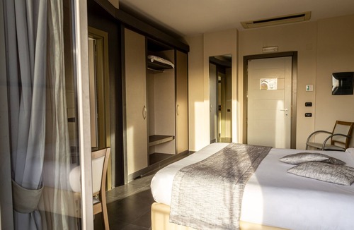 Marina di Varcaturo Hotel | Hotel Première Pool & Resort