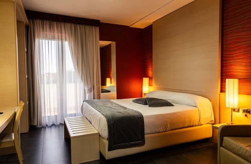 Marina di Varcaturo Hotel | Hotel Première Pool & Resort