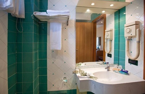 Castello di Cisterna Hotel | Hotel Quadrifoglio
