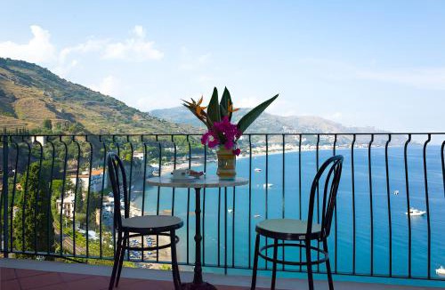 Spisone Hotel | HOTIDAY Taormina Mare