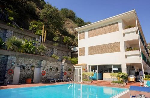 Spisone Hotel | HOTIDAY Taormina Mare