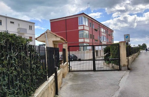 Grottasanta Apartment | House by the sea in Syracuse