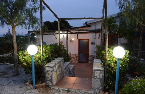 Piana Calzata House | House located in a very quiet area, only 5km from the beach. 20km from Cefalù