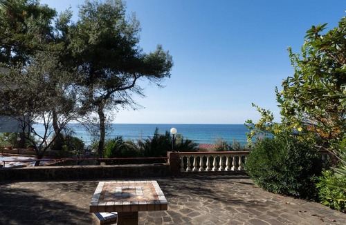 Santa Maria di Castellabate Apartment | House with terrace and direct access to the beach
