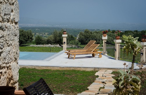Noto House | Idyllic country house, panoramic pool with sea views, quiet, WiFi, heating, 7 people