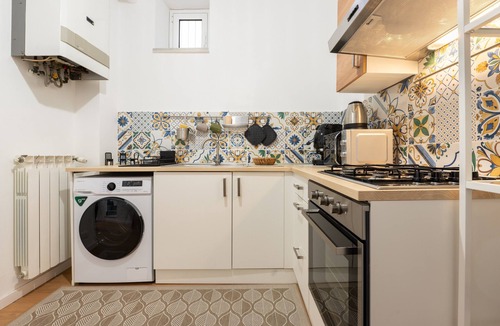 Caccamo Apartment | 'Il Cortile Holiday House - Dimora Maiolica' Apartment with Wi-Fi and Air Conditioning