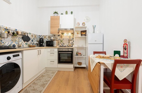 Caccamo Apartment | 'Il Cortile Holiday House - Dimora Maiolica' Apartment with Wi-Fi and Air Conditioning
