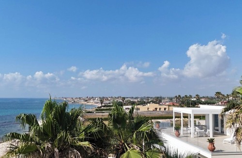 Avola Villa | Il San Carlo Puntocom Suite, sea ​view, with swimming pool and parking