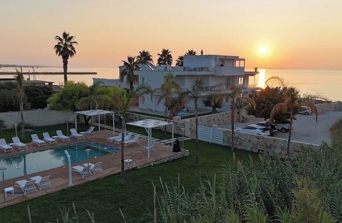 Avola Villa | Il San Carlo Puntocom Suite, sea ​view, with swimming pool and parking