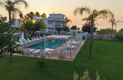 Avola Villa | Il San Carlo Puntocom Suite, sea ​view, with swimming pool and parking
