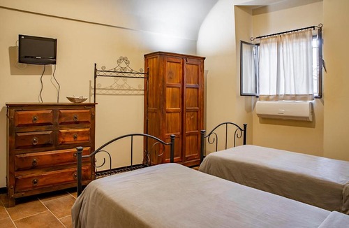 Casa Papa House | Il Vicoletto di Maela by Wonderful Italy