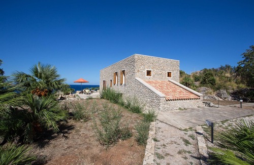 Zarbo di Mare Villa | INDEPENDENT VILLA SURROUNDED BY AREA RESERVE THE PARK FIRRIATO