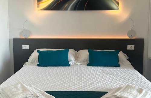 Cefalu Bed & Breakfast | Infinity Blue
