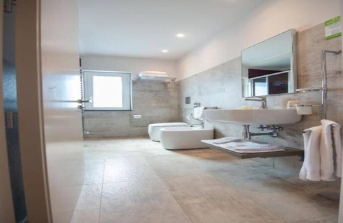 Aci Trezza Hotel | Bedroom Perfect for a Romantic Sicilian Getaway – Near Attractions