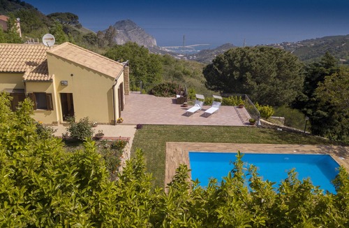Cefalu Villa | It is the ideal place to spend your holiday. It is suited to families or couples