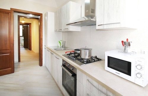 Santo Stefano di Camastra Apartment | Casa Lucia is a recently renovated apartment located in the marina area of Santo Stefano di Camastra, the coastal village known for its artistic ceramics. The location is ideal: just a few steps from the beach, the small port, and the train station, wit